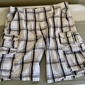 EUC - LEE DUNGAREES® Black & White Plaid Cargo Shorts Men's Size 40